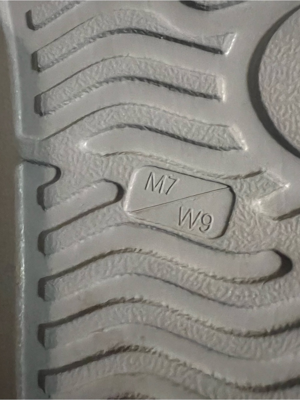 Native water shoes - W9/M7 - Picture 9 of 9